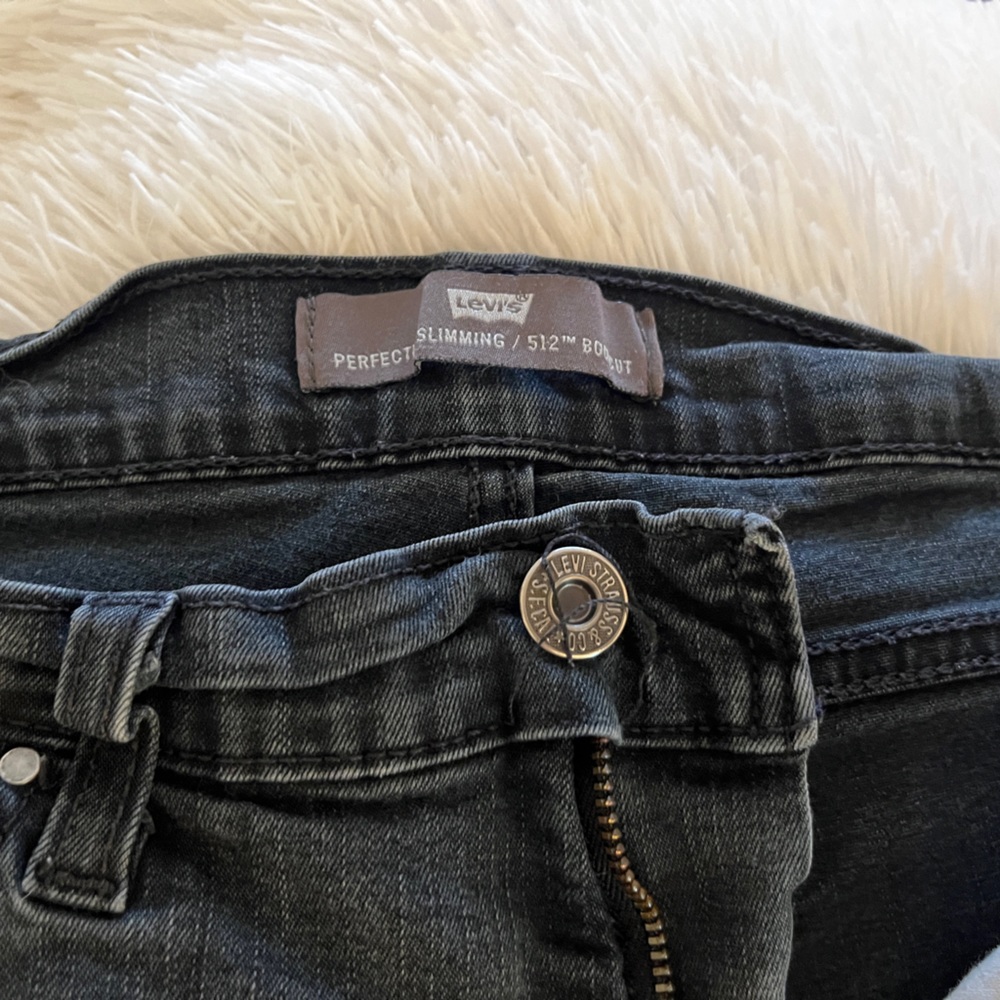 LEVI’s - Picture 3 of 3